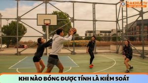 bóng được tính là kiểm soát trong bóng rổ khi nào